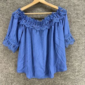 Iz Byer Blouse Women M Medium Blue Short Sleeve Geometric Crochet Round Neck